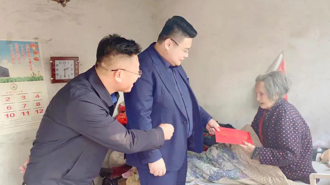 夕陽無限好，敬老情更濃——東岳機(jī)械走訪百歲老人